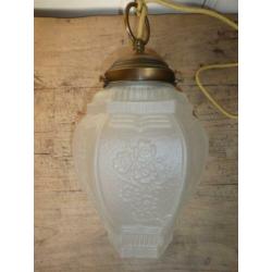 Hanglamp melkglas met bloemmotief en messing kap
