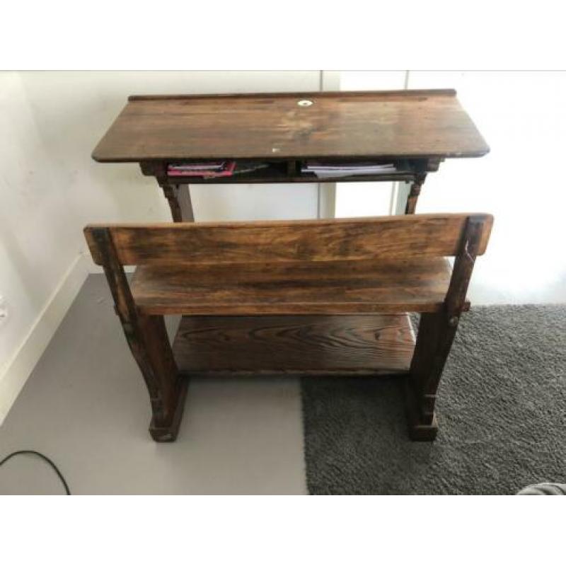 Vintage schoolbureau 2P met opslag en bank. Goede staat