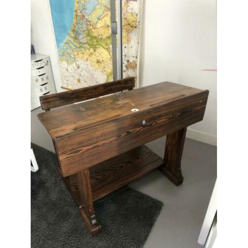 Vintage schoolbureau 2P met opslag en bank. Goede staat