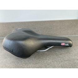 Te koop zo goed als nieuw SQ fietszadel maat 14