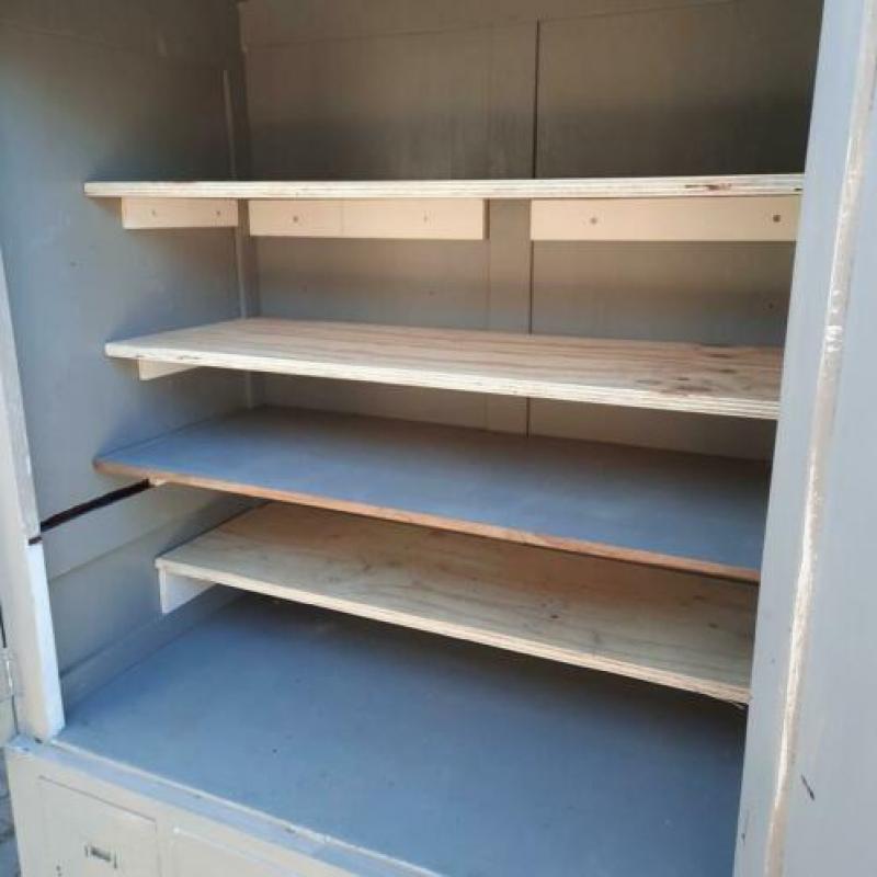 Kast voorheen tv kast. Nu voor andere doeleinde.