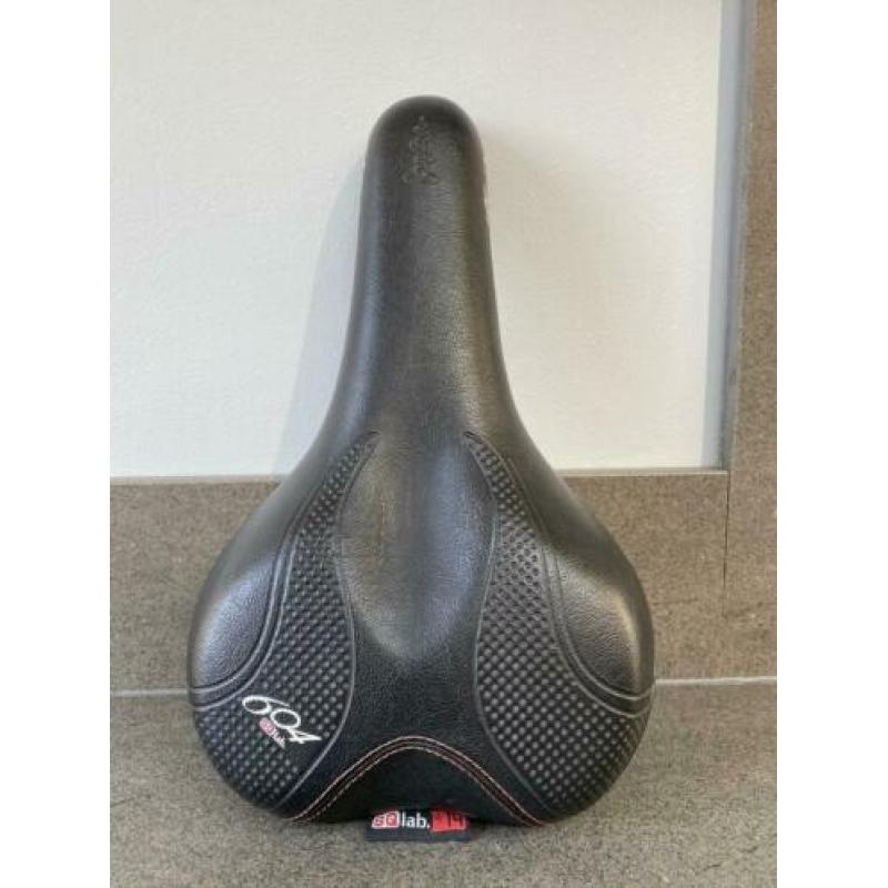 Te koop zo goed als nieuw SQ fietszadel maat 14