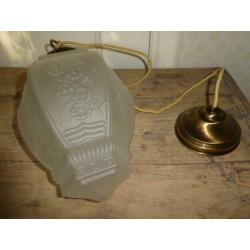 Hanglamp melkglas met bloemmotief en messing kap