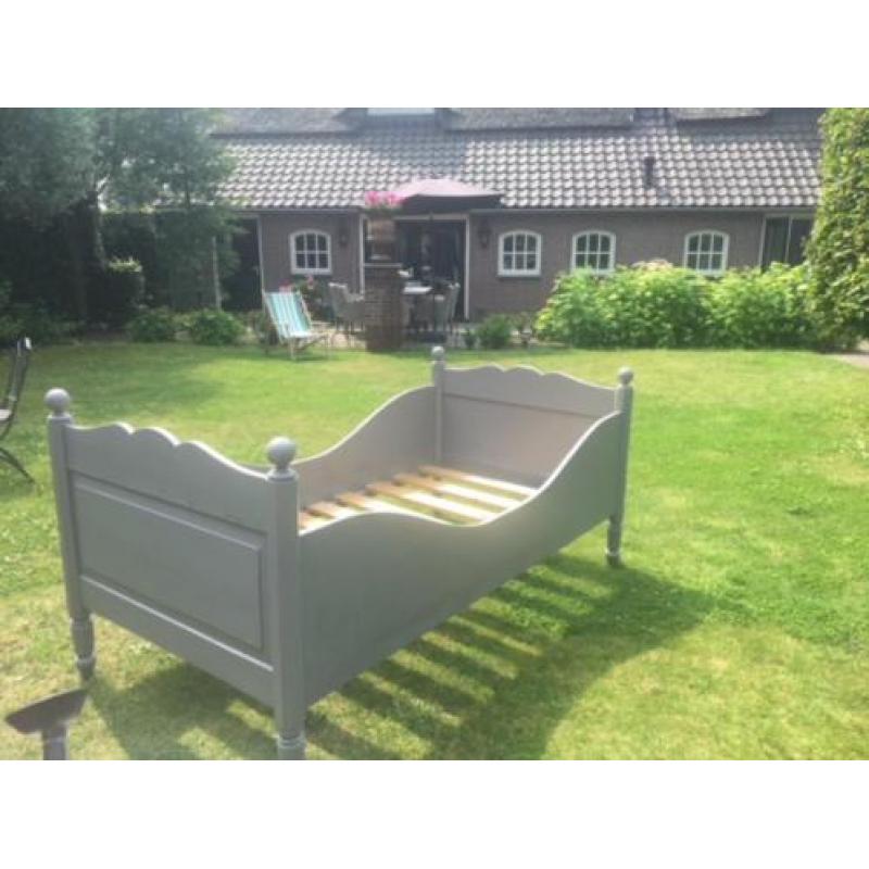 Koopje! SHABBY FRANS kajuitbed. OLD SHABBY GREY.