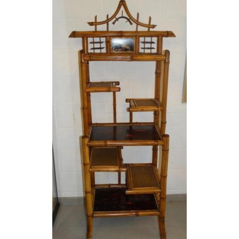 Japans etagere meubel met lakwerk. eind 19de eeuw, !