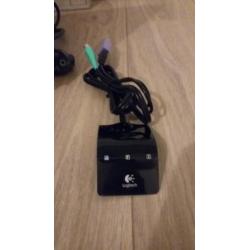 Beeldscherm met draadloze muis en toetsenbord