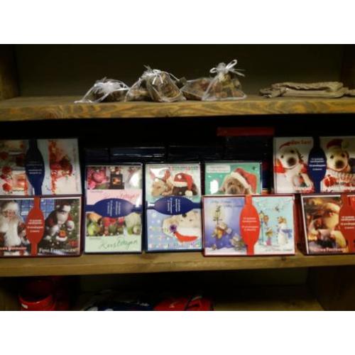 Partij luxe dubbele kerstkaarten 10 in doosje totaal 82 d.