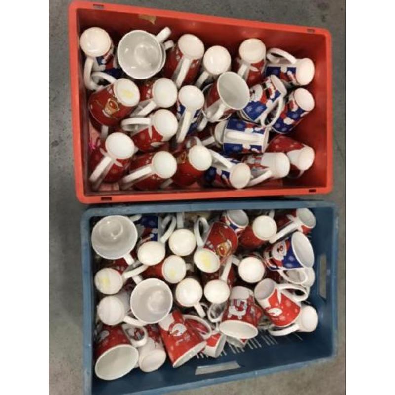 Partij kerst mokken/bekers ca. 70 stuks