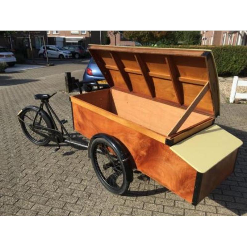 Antieke gazelle bakfiets