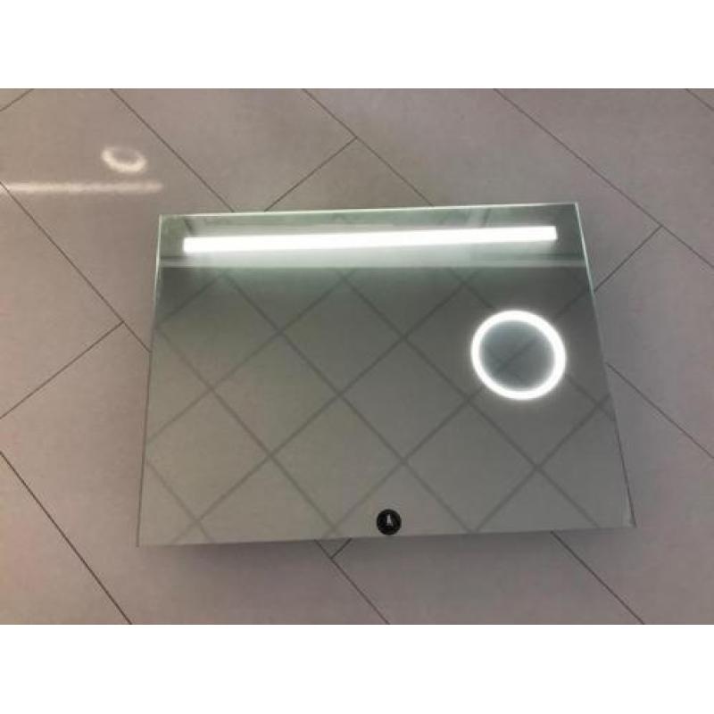 LED Spiegel 80×60 cm met vergrootspiegel en verwarming