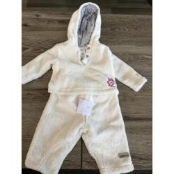 Meisjes kleding maat 50 tot 68 en een paar 74