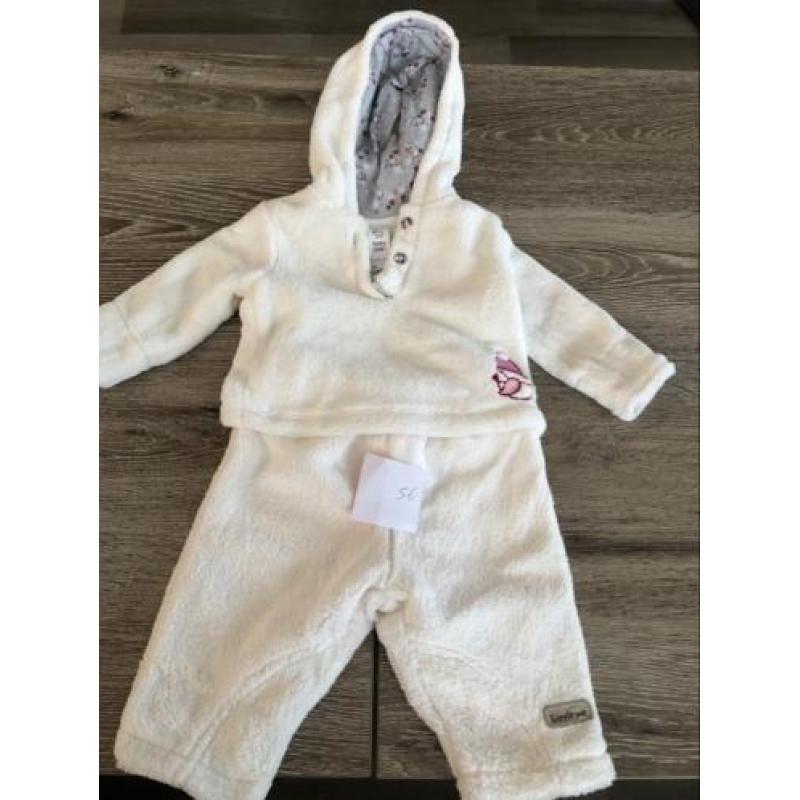 Meisjes kleding maat 50 tot 68 en een paar 74