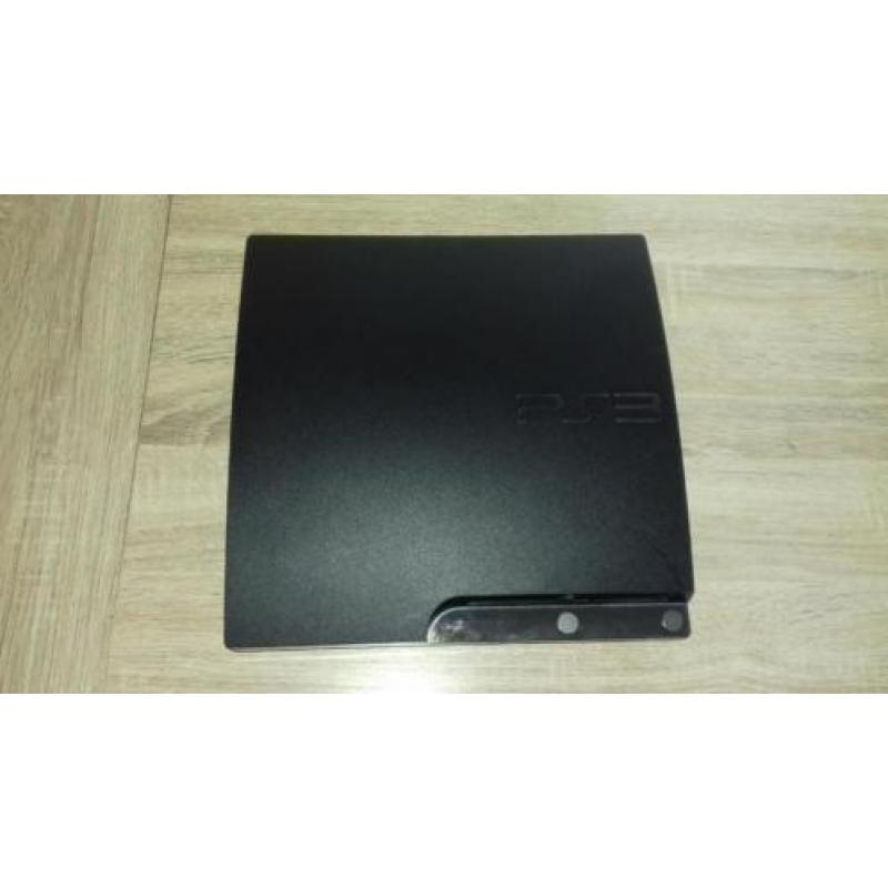 Playstation 3 + 7 spellen en 2 controllers
