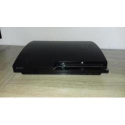 Playstation 3 + 7 spellen en 2 controllers