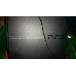 PlayStation 3 in goede staat ! Met kabels en controllers erb