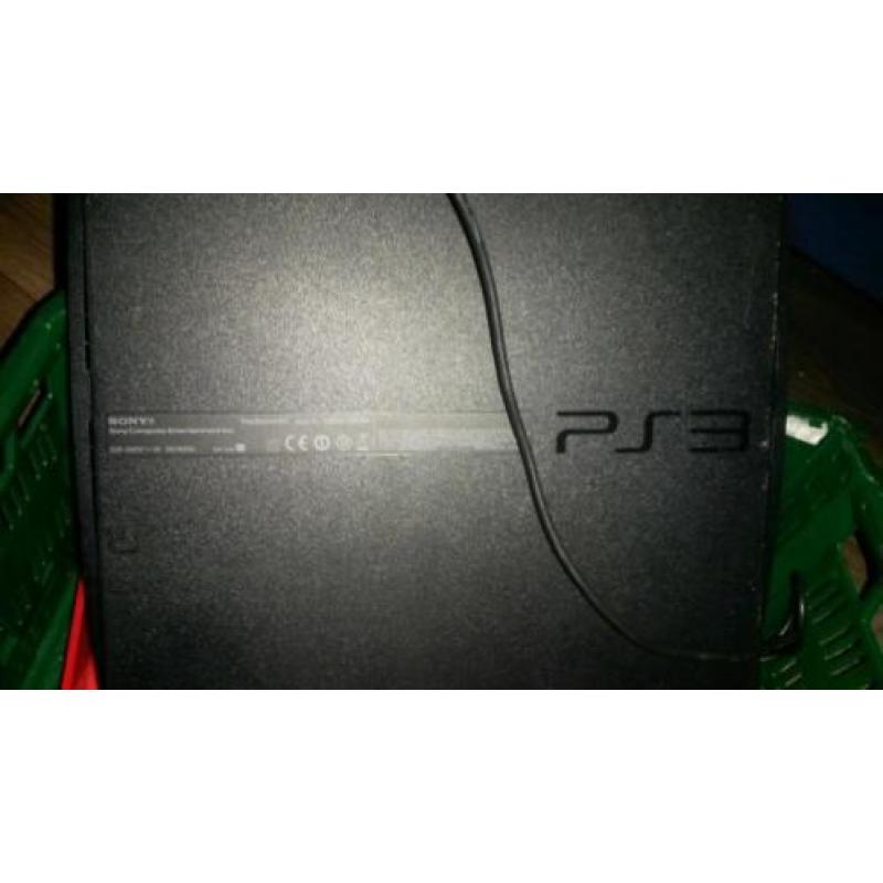 PlayStation 3 in goede staat ! Met kabels en controllers erb