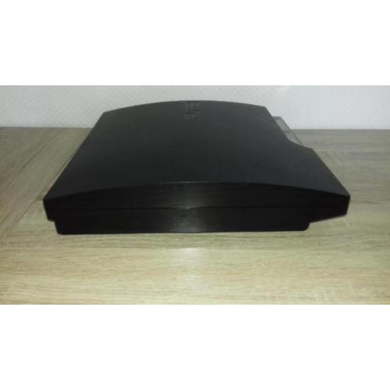 Playstation 3 + 7 spellen en 2 controllers