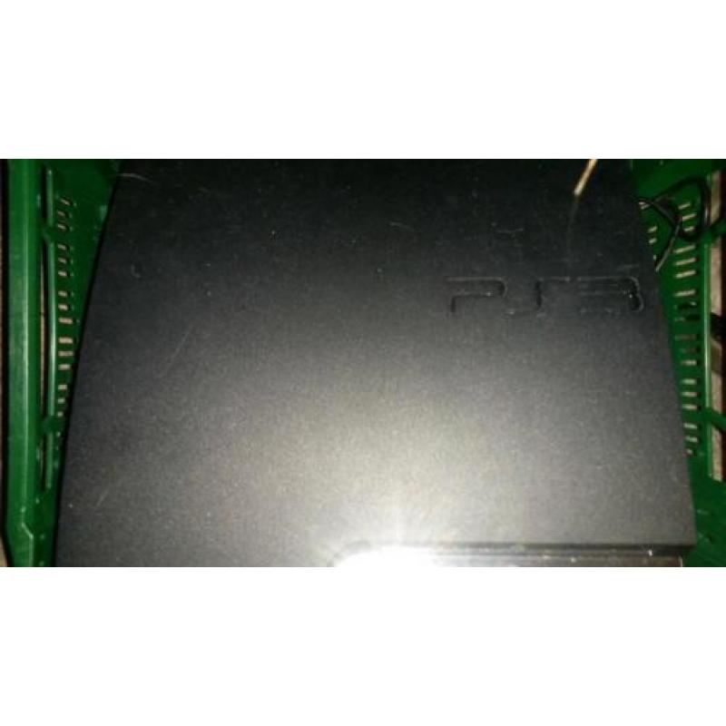 PlayStation 3 in goede staat ! Met kabels en controllers erb