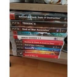 Playstation 3 met 2 joysticks en 10 originele spellen