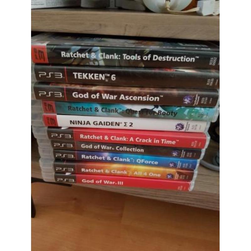 Playstation 3 met 2 joysticks en 10 originele spellen