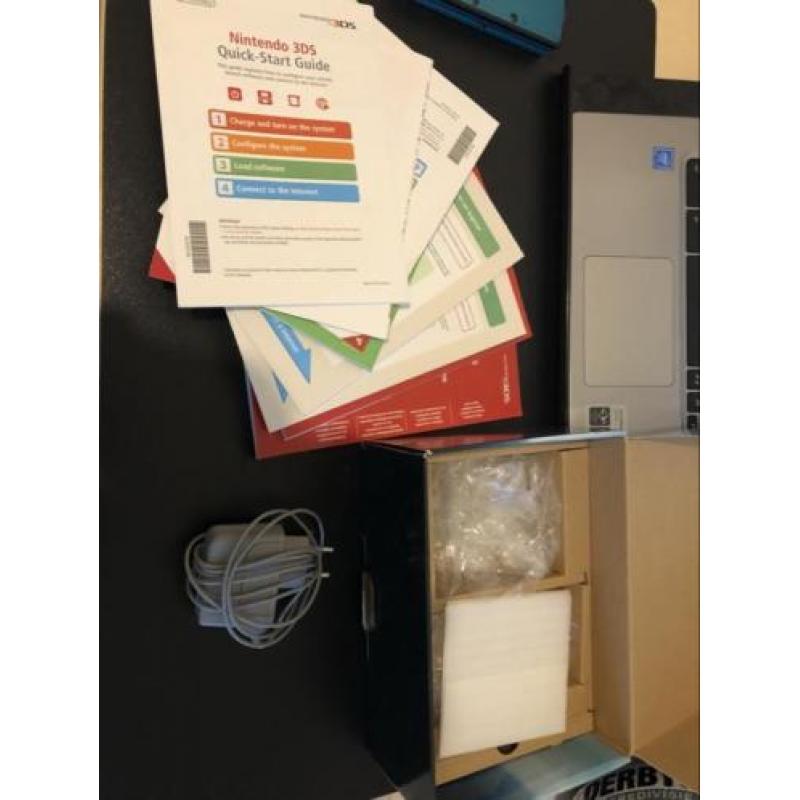 Aqua blauwe 3ds met spellen en toebehoren
