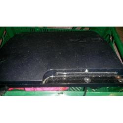 PlayStation 3 in goede staat ! Met kabels en controllers erb