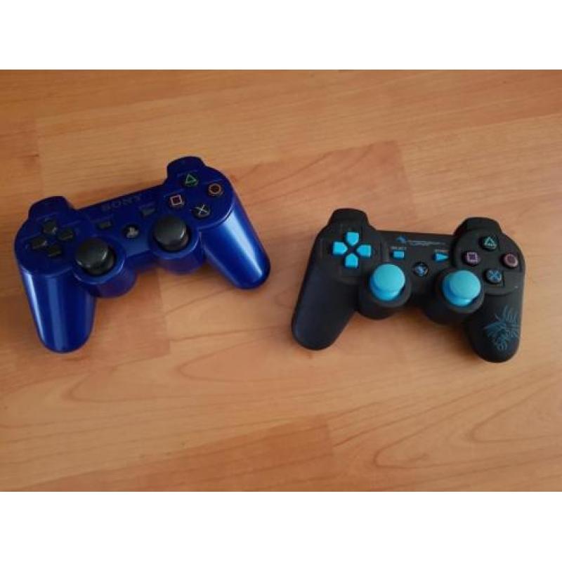 Playstation 3 met 2 joysticks en 10 originele spellen