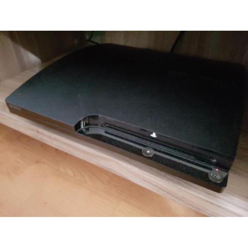 Playstation 3 met 2 joysticks en 10 originele spellen