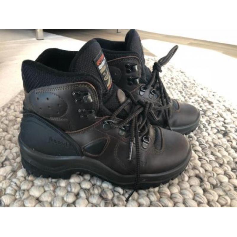 Nieuwe Bergschoenen [Grisport, type A/B]