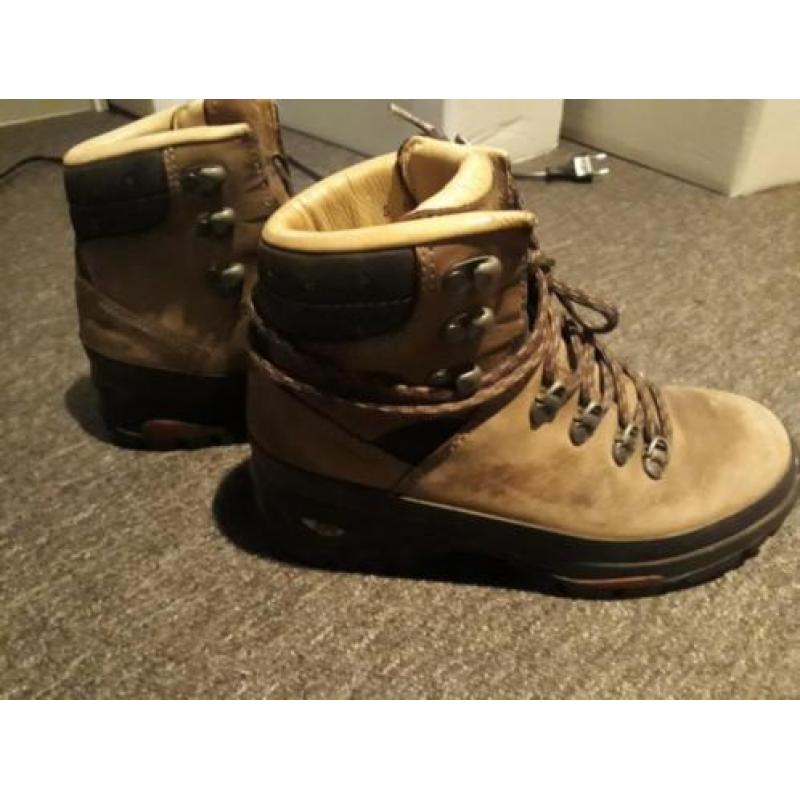 Lowa leren dames bergschoenen, goede staat. Maat 38.