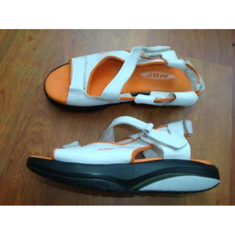 Witte MBT sandalen / MBT schoenen maat 39 2/3