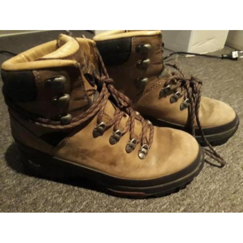 Lowa leren dames bergschoenen, goede staat. Maat 38.