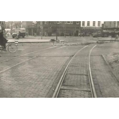 Fotokaart Haarlem Houtplein opgebroken tramrails ca 1960
