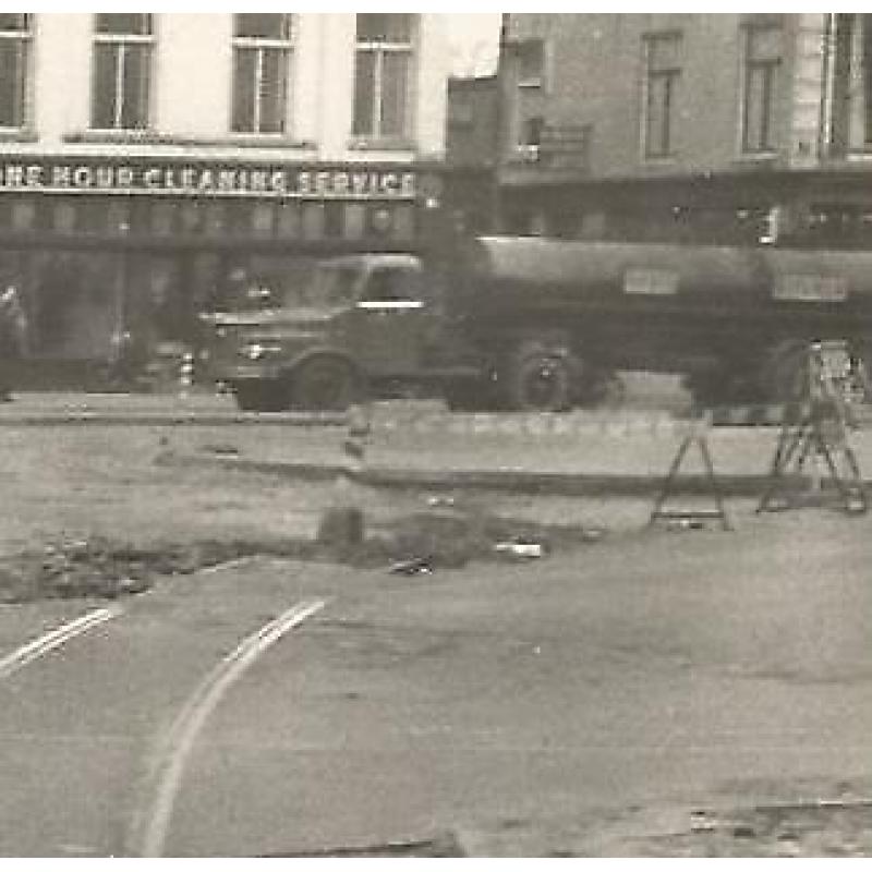 Fotokaart Haarlem Houtplein opgebroken tramrails ca 1960