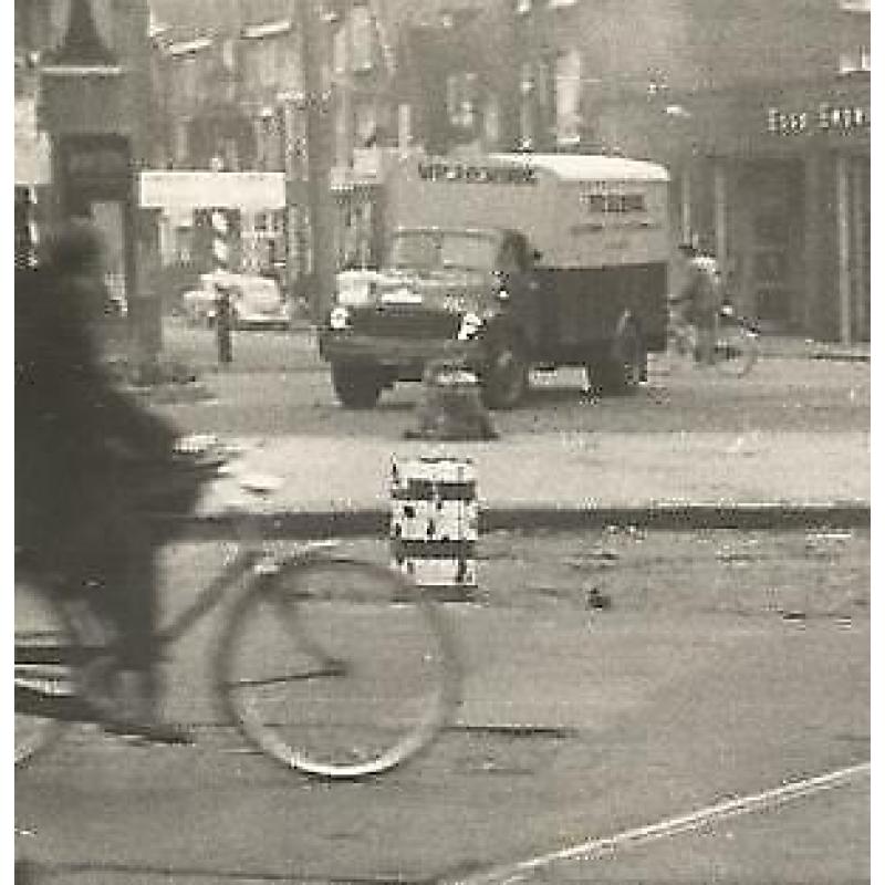 Fotokaart Haarlem Houtplein opgebroken tramrails ca 1960